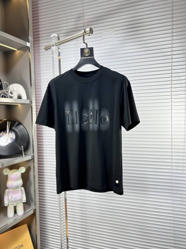 Dio*迪奥 Ss25夏季新款短袖，顶级图案Logo，帅气时尚，简约百搭款。面料棉 不仅挺括，保持潮流的廓形，又穿着舒适，纱织更细腻 D码数：M-Xxxl