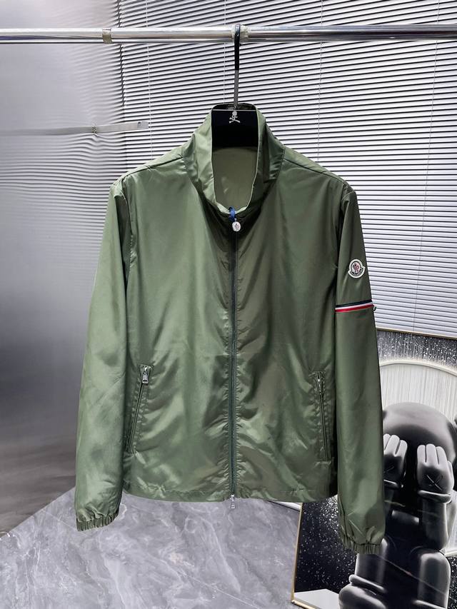 蒙口 Moncler 2025Ss新款 立领 夹克 外套，高端版本！专柜定制面料 透气舒适度高，细节无可挑剔，品牌元素设计理念，体现高品质。手感细腻柔软！呈现休