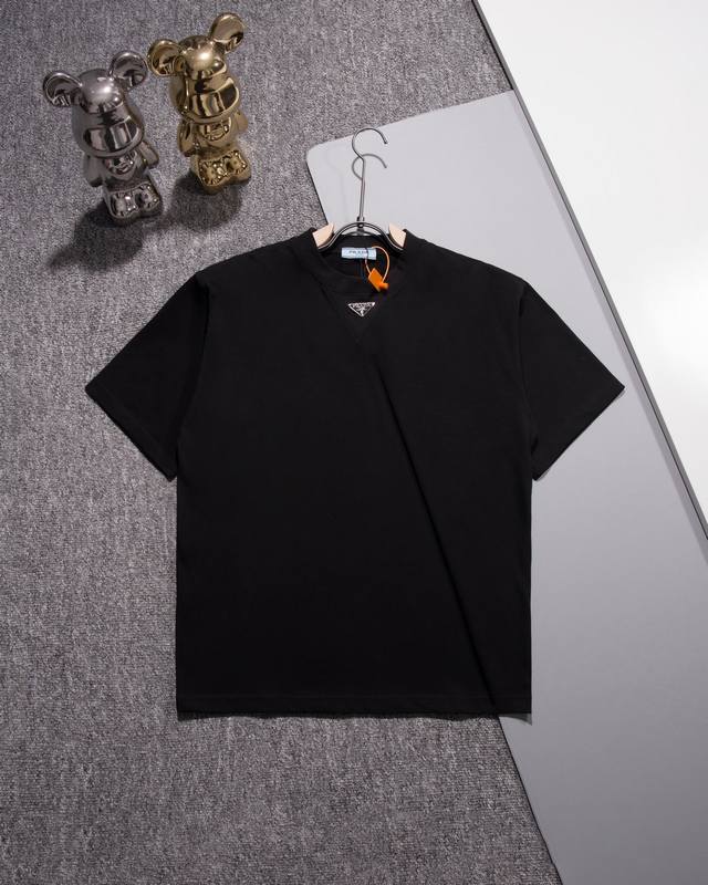 Prada 普拉达 圆领短袖T恤 三角形加三角标标识 官方同步 1:1原版开模 时尚个性 百搭潮流 纯原品质 原版洗水面料 吊牌 领标 水洗麦 三标齐全 颜色: