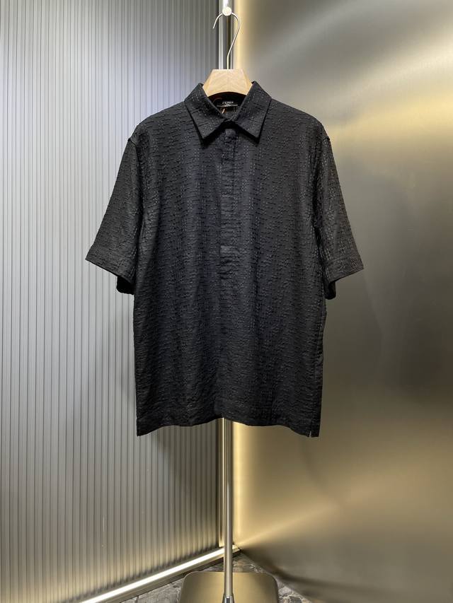 Fendi 顶级原单 2025Ss新款全幅Ff 定制墨韵提花亚麻绮罗 纹理清晰 质感卓越 舒适贴肤 黑色基调 奢雅无界 饰以Ff字母点缀全幅 以迷宫般的设计交织