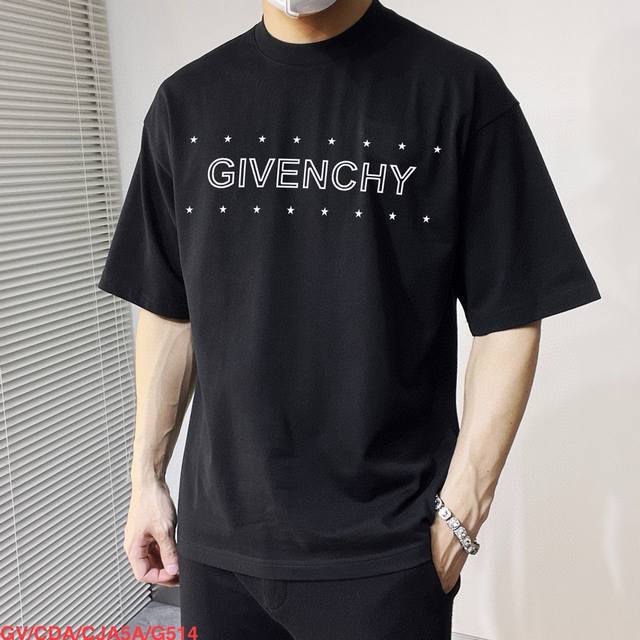 G514 Gv纪梵希 新款字母印花双层重工短袖T桖 字母图案不管是T桖还是卫衣都是每年的爆款单品 前幅大面积印花采用大康丽数码印花机直喷 成本极高 经过多次的调