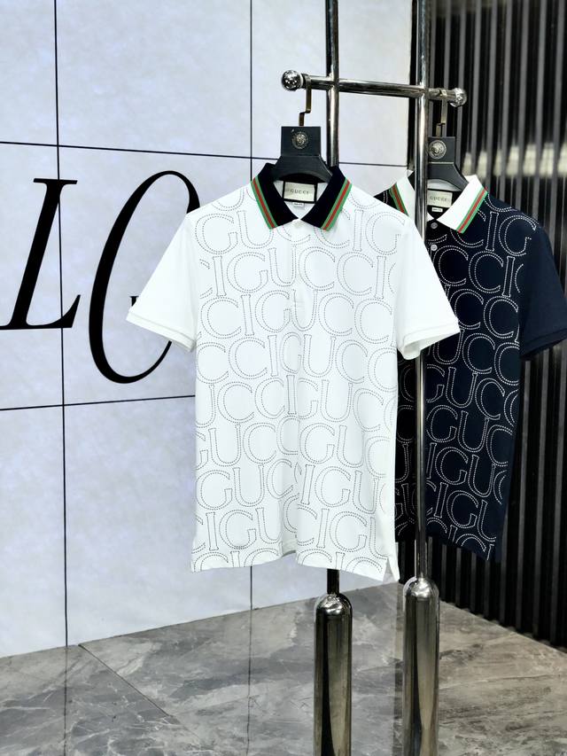 Gucc。2025春夏Sshk专柜同款同步上新短袖翻领Polo定制珠地面料 胸前品牌字母工艺构成标志彰显品牌奢华 1X高端人士必备单品，懂货的来欢迎对比专柜 码