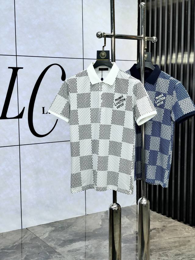 Lv。2025春夏Sshk专柜同款同步上新短袖翻领Polo定制珠地面料 胸前品牌字母工艺构成标志彰显品牌奢华 1X高端人士必备单品，懂货的来欢迎对比专柜 码数：