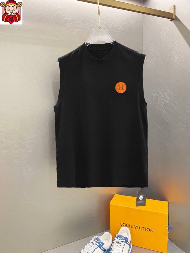 直 品牌 Hermes 爱马仕 2025夏季新品背心T袖 经典简约款式 任何人都可以轻松驾驶 进口定制丝光棉面料 手软舒适有型 吸汗透气 ，胸前经典品牌字母Lo