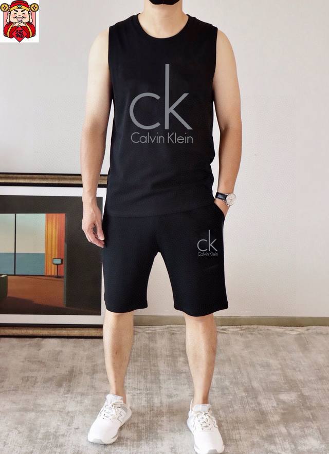 直 品牌 Ck 2025春夏季新品背心套装，经典简约款式 任何人都可以轻松驾驶 进口定制丝光棉面料 手软舒适有型 吸汗透气 ，胸前经典品牌字母Logo设计 奢华