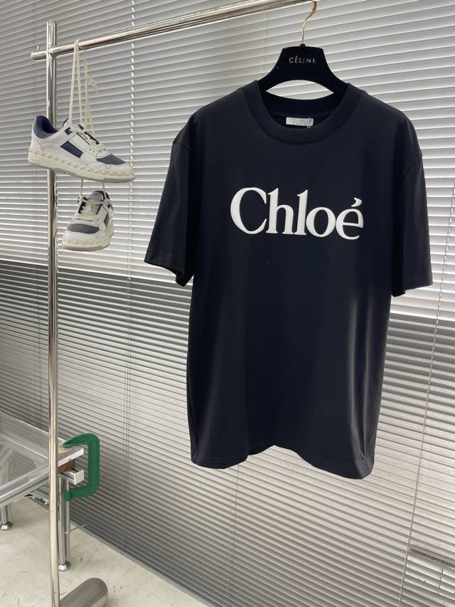 Chloe 25Ss夏季潮牌T恤！ 品牌基础款字母发泡设计.简单干净.订制260G纯棉面料.柔软舒适！时尚百搭. 码数：M-3Xl 175 140斤建议L