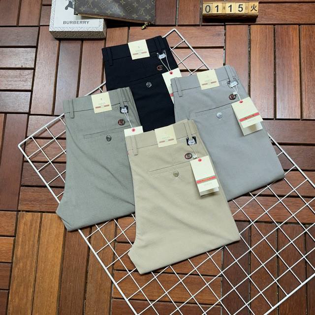 Gucci 古奇 新款新品 专柜有售 实体店极品休闲裤专柜原版1:1好货，适合各个年龄段。市场最高版本的欧洲进口面料。舒适柔软亲肤，上身效果超级棒时尚百搭，笔挺