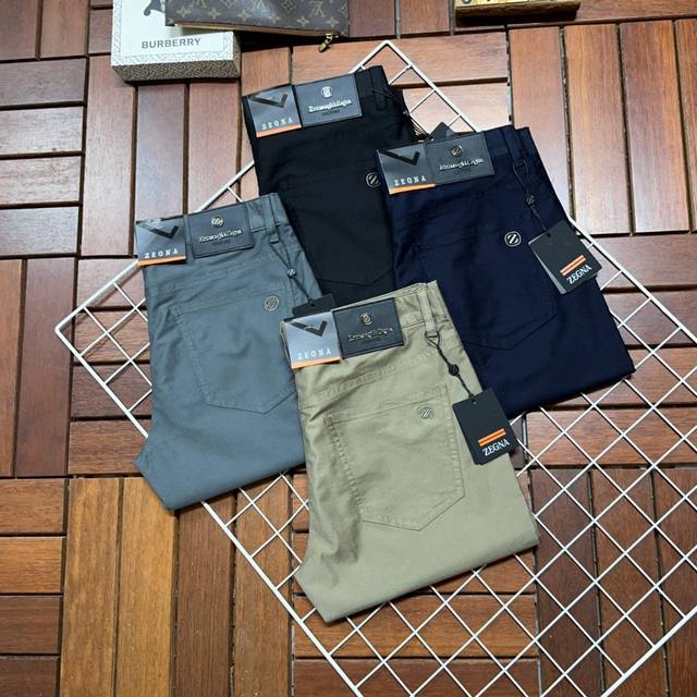 Zz杰尼亚 新款新品 专柜有售 实体店极品休闲裤专柜原版1:1好货，适合各个年龄段。市场最高版本的欧洲进口面料。舒适柔软亲肤，上身效果超级棒时尚百搭，笔挺有型，