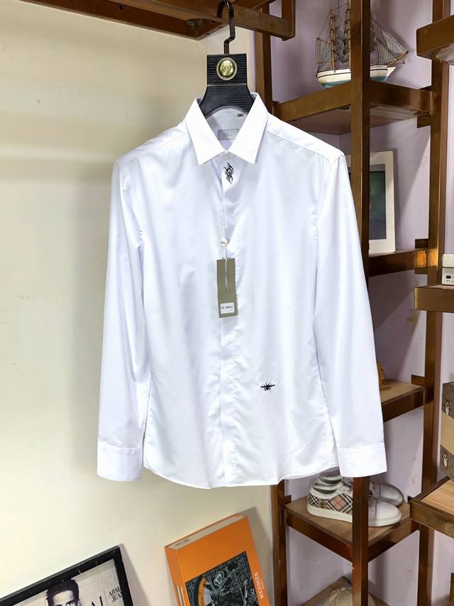 Dior 迪奥 顶级商务原单长袖衬衫高级定制百搭款式 任何人都可以轻松驾驭 面料全订制工艺 胸前奢华经典品牌最新Logo设计，非常显档次懂货的必须入！版型剪裁属