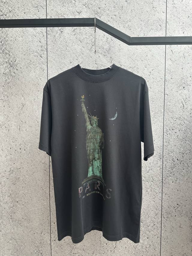 Blcg 自由女神神像短袖T恤 洗水灰配色 男女同款 尺码Xs S M L Xl全码现货供应 工艺说明：采用16支单纱水洗后240克重100%定织定染纯棉面料
