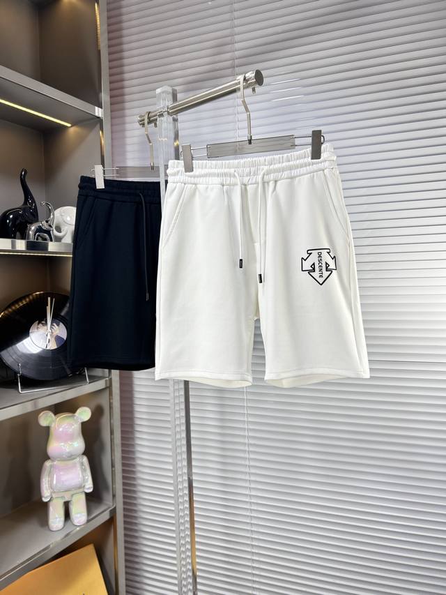 Desc*迪桑特 Ss25夏季男士休闲短裤，堪称百搭单品，弹性松紧腰边抽绳设计，手感柔软、保型性好、低弹丝的构造使裤身弹性恰到好处，并且不易起皱！码数：M-Xx