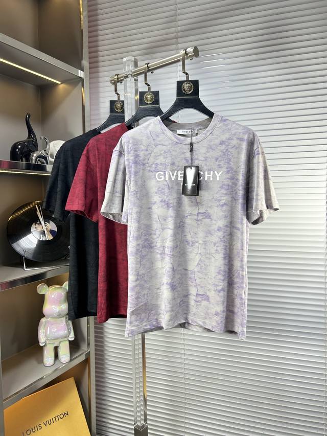 Giv*纪梵希 Ss25夏季新款短袖，顶级图案Logo，帅气时尚，简约百搭款。面料棉 不仅挺括，保持潮流的廓形，又穿着舒适，纱织更细腻 O码数：S-Xxl