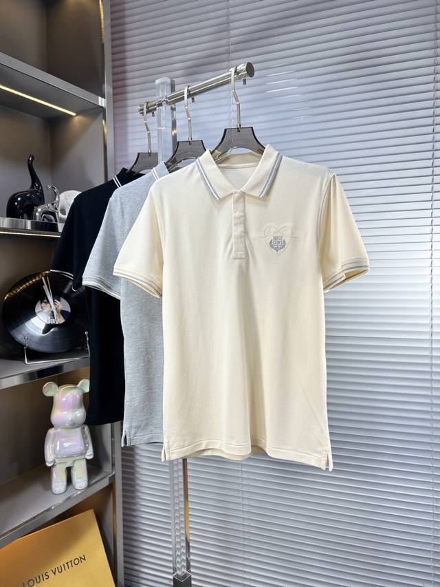 Lp* Ss25夏季新款翻领Polo衫 高品质珠地棉材质 雍容华贵的品牌风格，客供进口面料 做出来的衬衫也是版型垂顺挺括，并且还抗皱抗起球，贴身穿着也是极为舒适