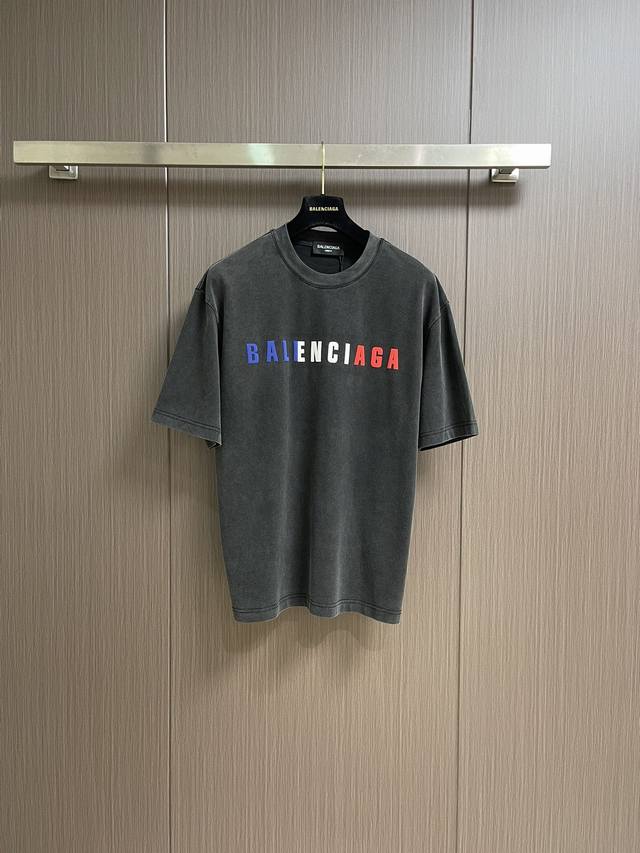 Balenciaga 彩色发泡字母水洗磨烂做旧短袖T恤，面料采用巴黎Zp定织定染全棉双纱紧密棉．克重 克，布面干净．布纹清晰，柔软舒适，螺纹采用定染无色差。经典