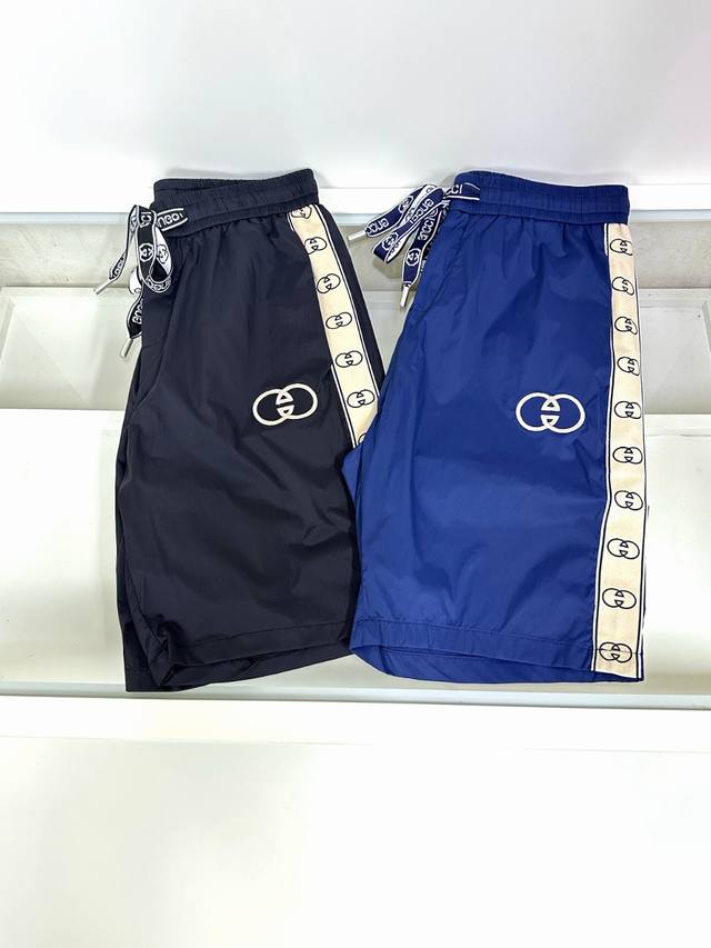 Gucci 古奇 专柜最新款 松紧带休闲运动短裤 专柜面料打造 手感柔软 轻薄透气 专柜现在售 纯色 一比一原版细节 做工无可挑剔 上身有型超帅气 细节完美 上