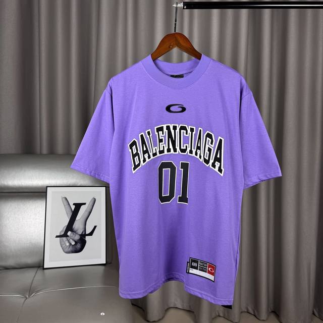 香芋紫 独家臻品 巴黎世家Basketball系列刺绣字母印花圆领短袖01球衣T恤 -全套1:1定制辅料定制三标Yuan版吊牌Logo包装袋 -面料采用280G