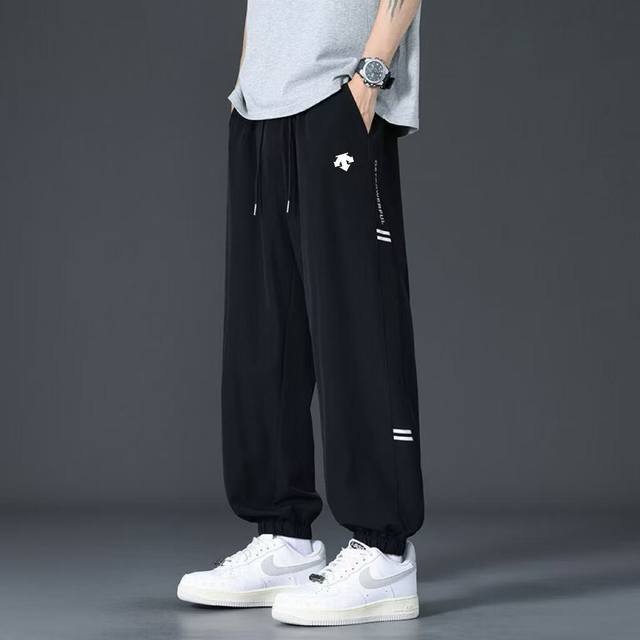 供 迪桑特Descente夏季户外尼龙速干冰丝休闲裤 2025年新款 市场毒家 百分之90的尼龙百分之十的氨纶复合科技面料冰丝裤众所周知作为穿搭界的“空调裤”任