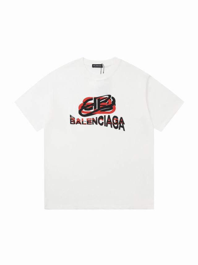 Balenciaga 巴黎世家 红色重印锁扣情侣短袖T恤 采用260克双砂面料 三针五线做工，领口包包边条 今年火爆的品牌 看到了就忍不住要自留一件 正确纹路立