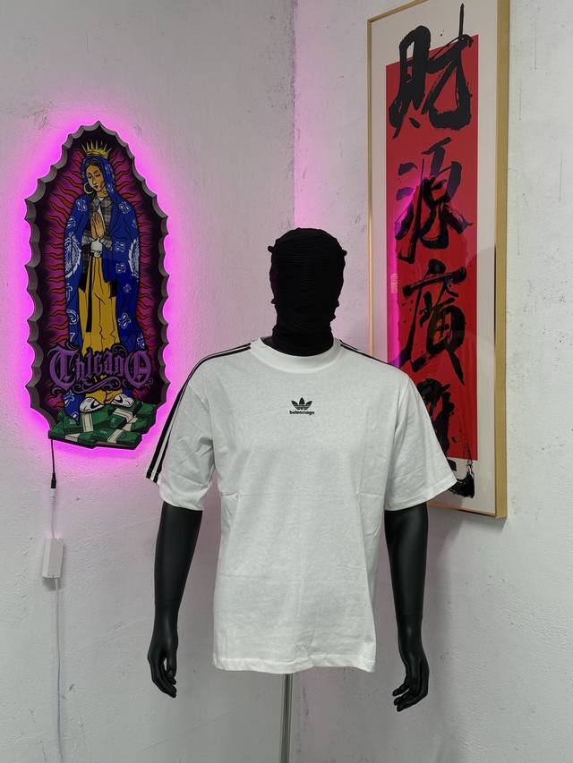 Balenciaga巴黎世家 X Adidas Logo字母刺绣圆领短袖 Fw22 落肩袖T恤 男女同款 宽松版型 实拍图 刺绣款 区分胸前印花款 全套巴黎新款