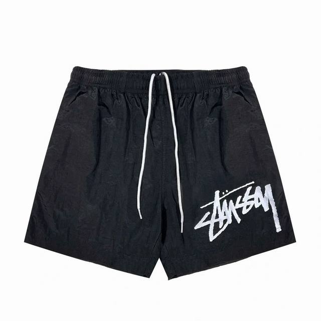Stussynike耐克联名斯图西柜子同步款情侣款梭织短裤可配情侣夏季必备 区别市面版本 海边户外时尚休闲运动短裤潮味十足的一款联名短裤，可以混搭个各种属于你的