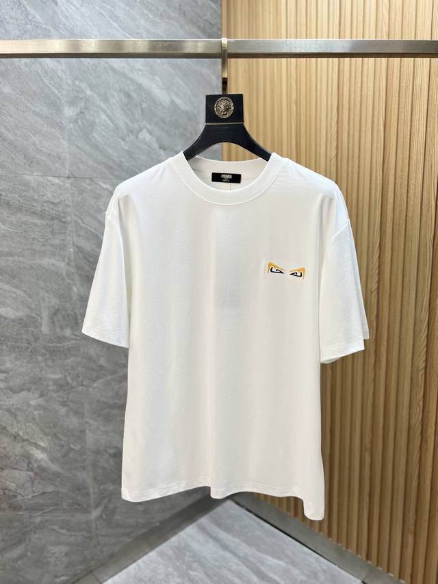 Fendi 芬迪 2025年春夏新品上新 三标齐全 圆领短袖T恤 好货不用过多介绍 看细节 专柜码数：M-Xxxl 175 140建议L