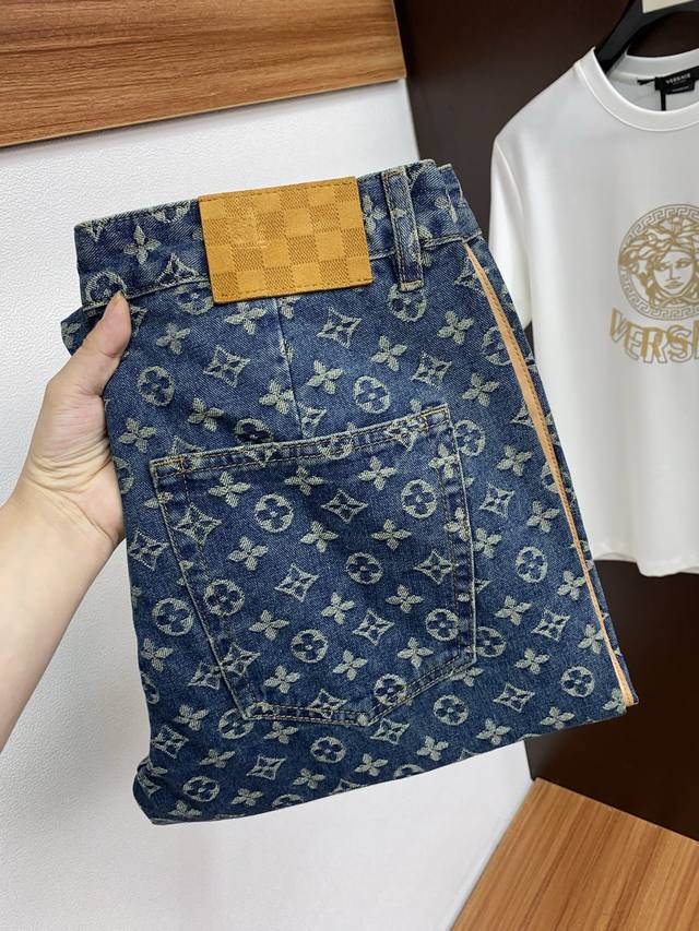 Lv 路易威登 2025Ss早春 新品 原单男士水洗直筒满花牛仔裤 纯血统品 每季必出的类型，无需质疑的热卖王牌单品，符合四季最佳的搭配色号 整体的风格延续了S