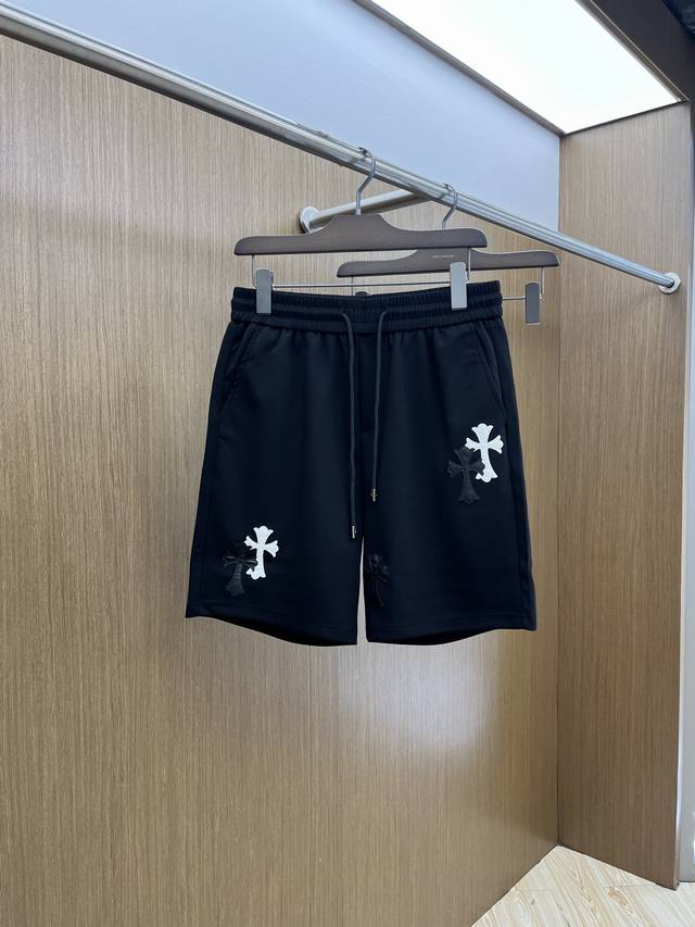 Ch 2540春夏新款男士休闲短裤 高端货简洁时尚大方 定制原版进口面料 简洁利落又清爽 品质做工细节经得起任何形式检验简约大方百搭款 上身优雅帅气，焕然一新的