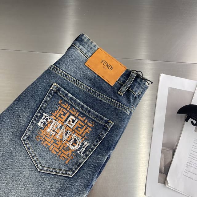 Fend 2025Ss春夏新款修身牛仔裤 完美洗水工艺 定制顶级五金Logo 独家定制微弹面料 码数：29-38 35、37