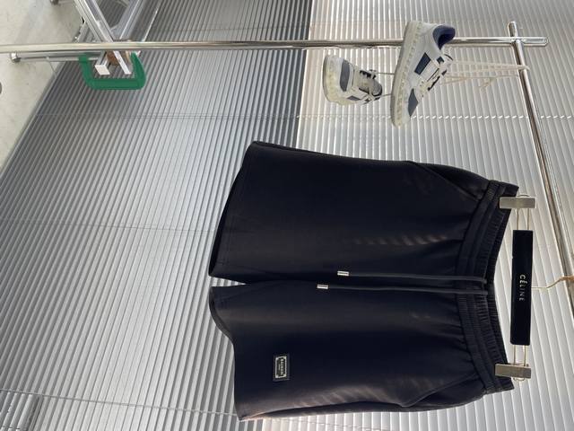 Balmai 25夏季男士经典品牌铭牌 冰氧棉休闲短裤，正面左侧脚口边缀饰字母品牌元素设计，辨识度直接拉满，弹性松紧腰边带抽绳，两个侧袋+背面贴袋设计，定制24
