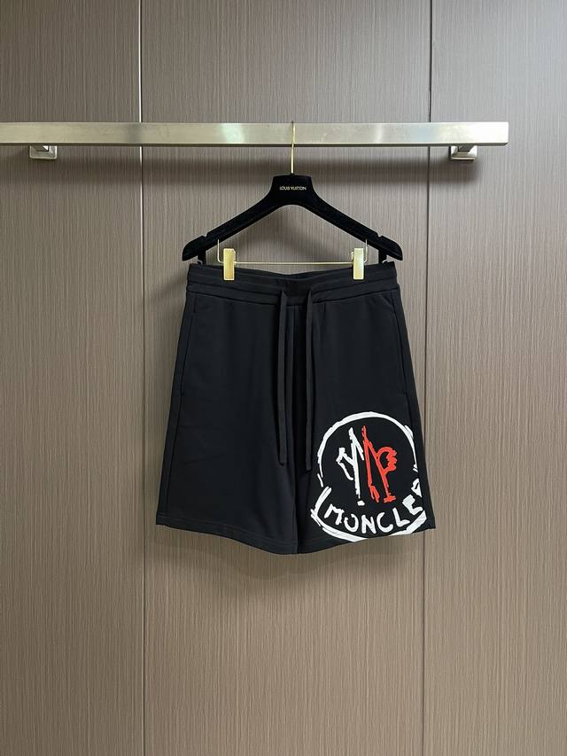 Moncler 2025Ss夏季新款休闲短裤，男女同款推荐！高级定制大毛线圈纯棉380G面料．透气弹力舒适度极高，细节无可挑剔，顶级辅料配备，腿前原版Logo设