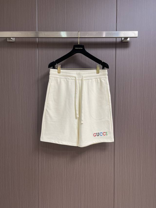 Gucci 2025Ss夏季新款字母Logo刺绣休闲短裤五分裤，裤腿Logo 精密数码刺绣，品牌特征十足，松紧腰围设计，不挑任何身材。尺码：S-Xl S码裤长5