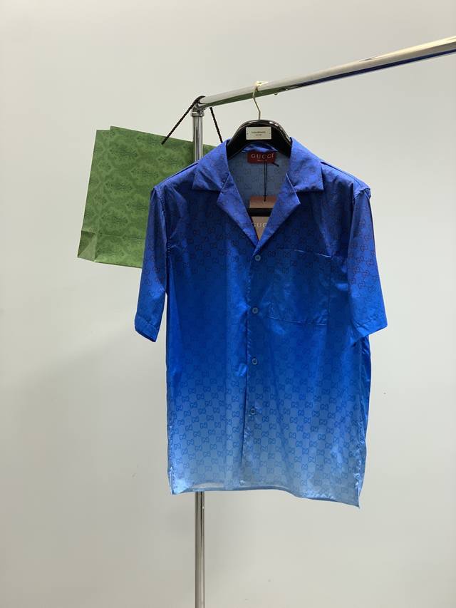 衣服 ，短裤 ，Gucci 古驰，2025夏季最新款，专柜同步有售，原单狠货，时尚休闲套装，上身很有特点！吸睛而有亮点，进口原版面料，顶级印花工艺字母图案装饰L