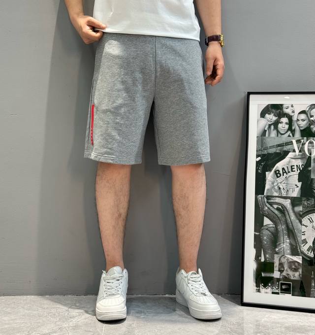 上衣 裤子 Prad*普拉达25S春夏新款男士休闲短裤，原单推荐！高端品质之选 一款休闲裤兼备的百搭裤型.也是男士衣橱里不可缺少的搭配神器，属于实穿型的经典款式