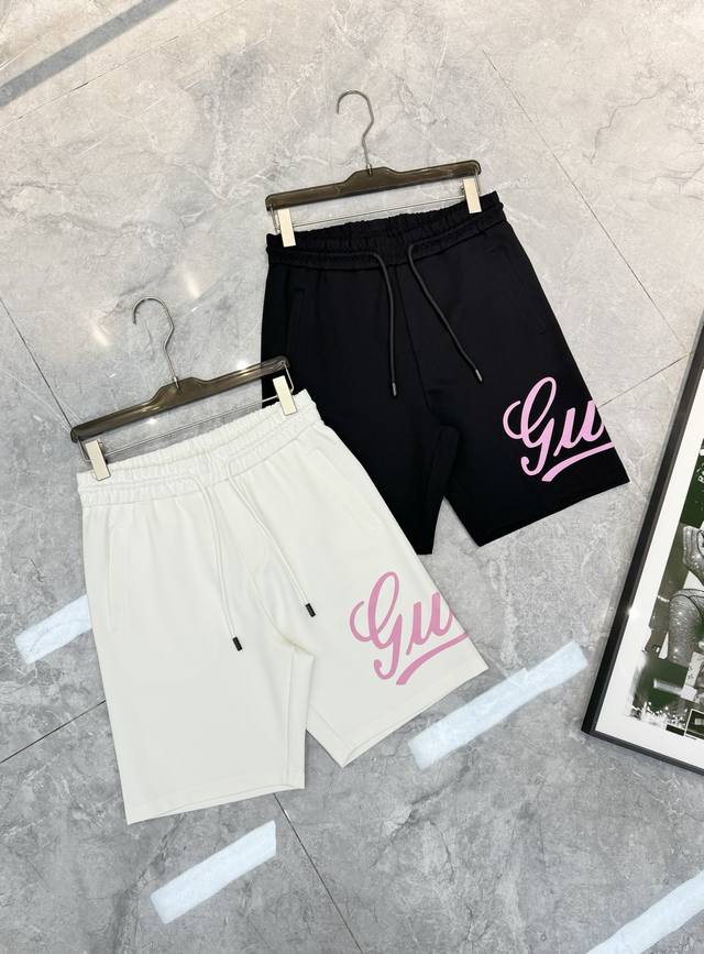 Gucc*古齐25S夏季新款五分短裤！可搭配套装.经典新款粉色Gucci字母撞色高温烫画工艺.视觉感受超前！悬垂感强！手感质感都极完美！侧身无缝Logo的经典设