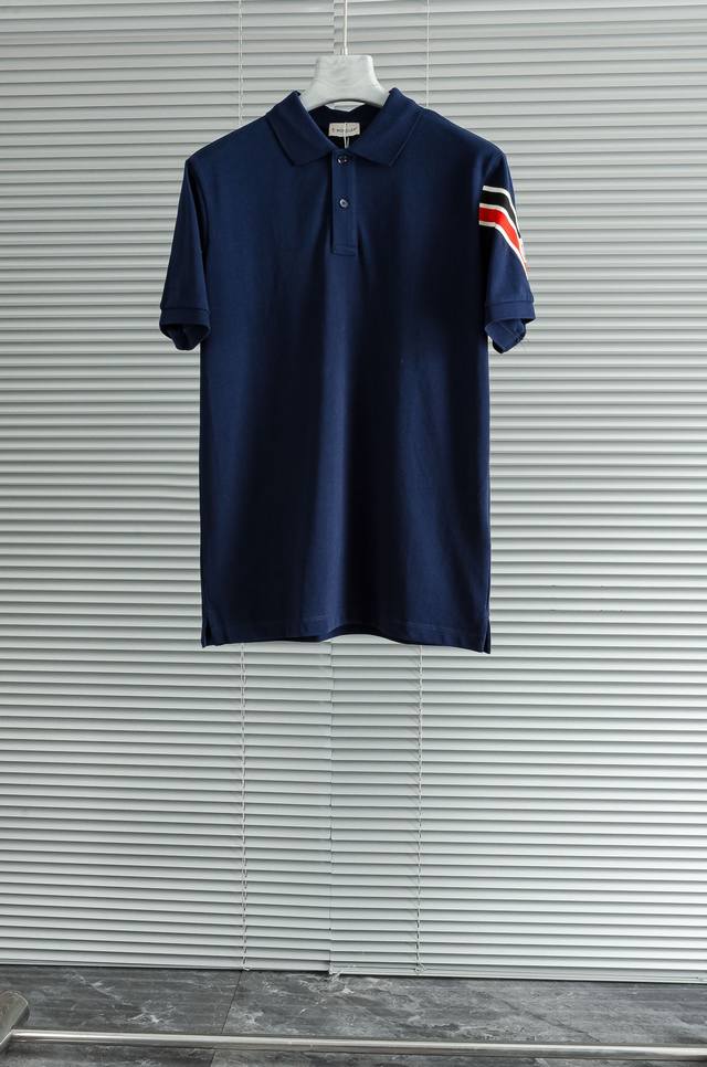 New# 法蒙原单精品~男士珠地棉翻领Polo衫 这款Polo选用棉质珠地网眼布面料打造，于意大利工坊精制而成。饰有法蒙徽标刺绣，呈现修身版型。简洁时尚百搭，高