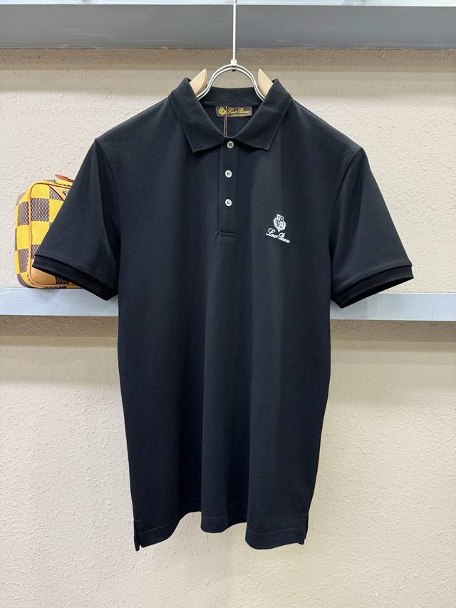 Loro Piana诺悠翩雅 2025官方春夏新款 男士翻领短袖Polo衫，胸口精致Logo，高端主线系列，进口丝光珠地棉面料，面料属性皆为上乘，缔造出独一无二