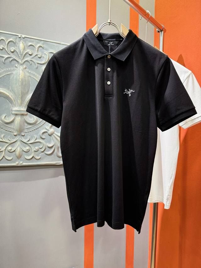 Arc‘Teryx 始祖鸟 2025官方春夏新款 男士翻领短袖Polo衫，胸口精致Logo，高端主线系列，进口丝光珠地棉面料，面料属性皆为上乘，缔造出独一无二的