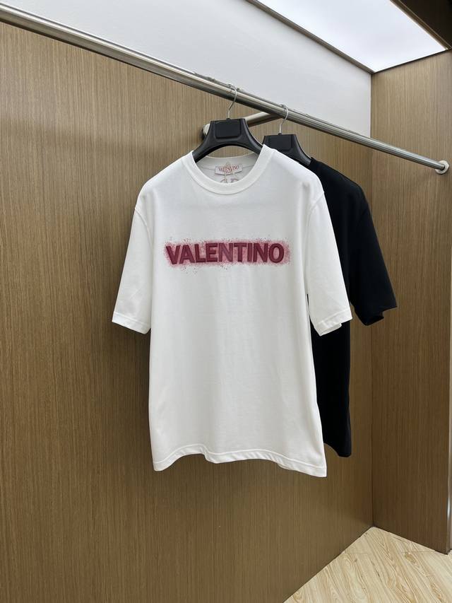 新品 Vltn 2540春夏新款圆领 首发专柜最新款短袖圆领T恤 高端订制 设计前卫时尚 品牌Logo重工艺设计 高端定制原版面料 手感柔软 上身穿着舒适 专柜