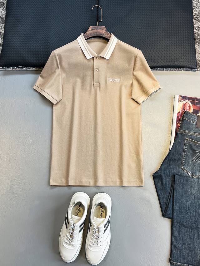 A26-Gu 商务休闲通勤款,渠道精品唯美主义的英式裁剪艺术尽显男士魅力风采. 25春夏 专属标识Polo衫短袖T恤 经典的翻领裁剪工艺从未停止.既不单调也不复
