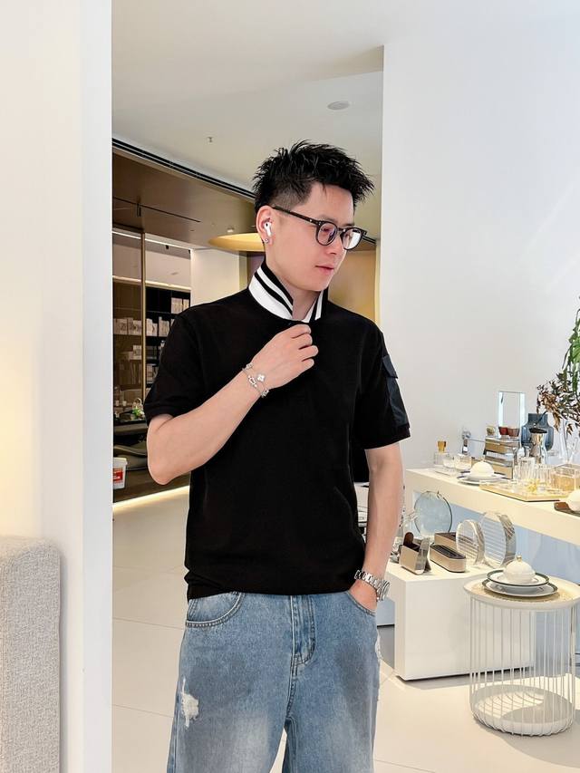 Moncler2025Ss夏季新款 Logo男士翻领Polo衫！经典商务男款，高端男装的天花板级别的商务男款！简约时尚大气不失优雅，单穿内搭体面过人，品质控 细