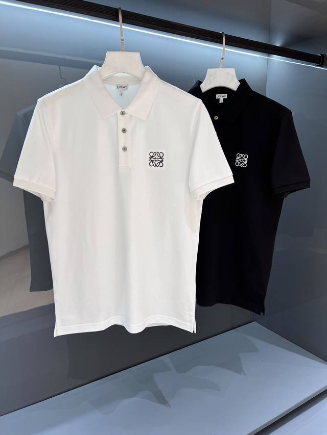 新品 刺绣经典款 贸易渠道货品,为数稀少！ 2025Ss春夏新品 罗*威 男士商务休闲时尚饰带装饰标识设计翻领短袖T恤 常规直裁设计,兼具个性时尚范儿,与生俱来