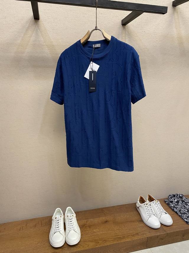 Dior，浮雕提花圆领短袖 发售色系：深蓝、纯白 原,100购买；纯棉质平纹面料、通体提花Oblique图案、剪线提花工艺、圆领标准版型、全套辅料配备 # 纯棉