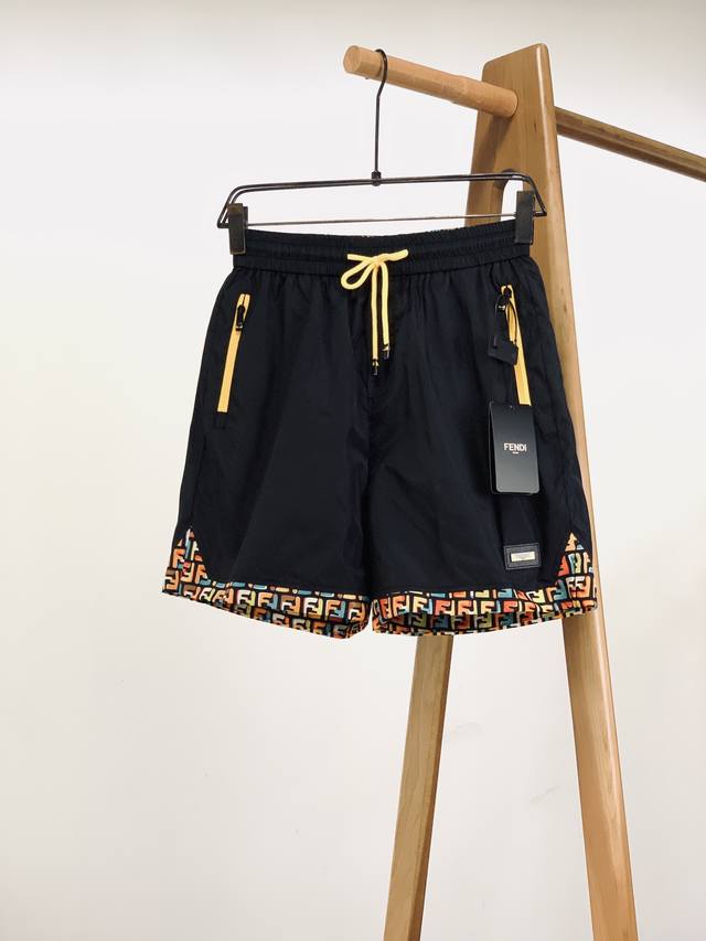 Fendi 芬迪 2025Ss春夏新品 时尚休闲短裤。