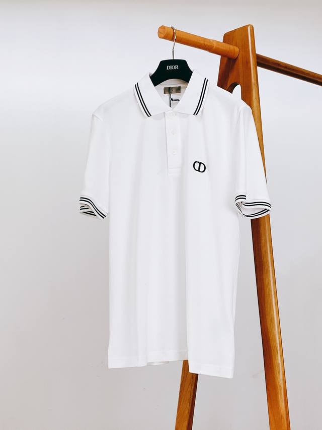 Dior Homme 迪奥 桀傲 Cd Icon刺绣标识翻领Polo衫。非常规面料裁剪缝制 , 像毛衣一样横机提花织造！胸前饰以Cdicon标志，衣领和袖口点缀