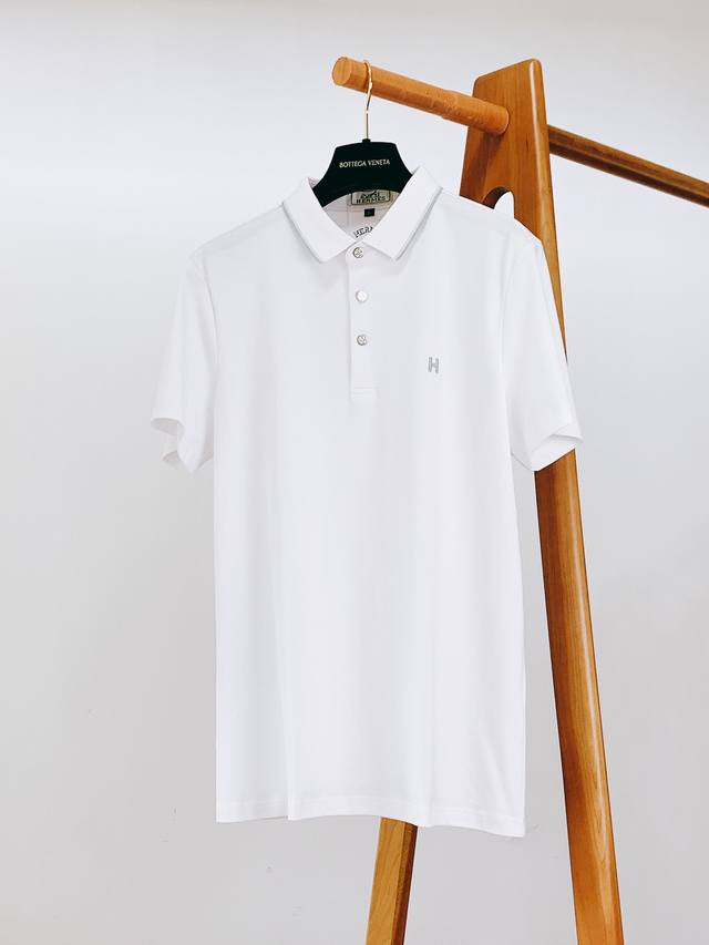 HermèS 爱马仕 2025Ss春夏新品 男士高级休闲短Tee，标志性设计衔元素，亮眼时髦，品质感档次感都足够出色。不需要过多Logo，懂的人自然明白你穿的是
