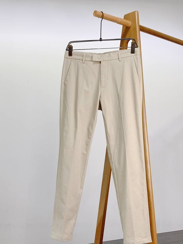 Loropiana L.P2580Ss春夏新品 男士时装休闲裤，臻选优质面料打造，贴身舒适，独特设计，缔造简约线条感，版型不挑人，客供五金装饰辅料，工艺精湛，版