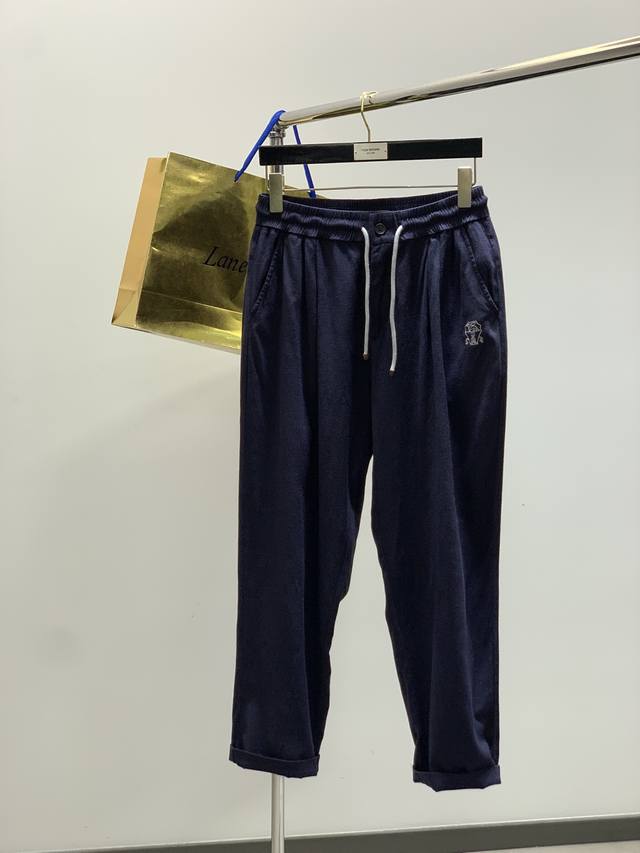 意大利神狮，时尚品牌，2025春夏新品，时尚休闲裤，专柜同步有售，原单狠货，采用进口原版面料，独特设计，配色高雅高级，内里细节可圈可点，顶级刺绣工艺字母图案Lo