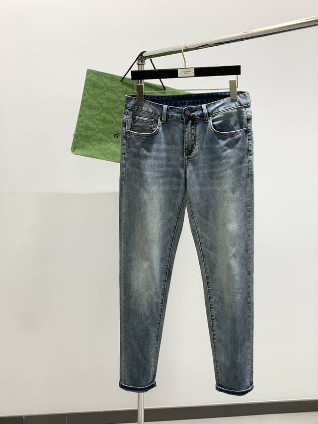 Gucci 古驰，2025春季最新品，专柜同步有售，原单狠货，水洗休闲牛仔裤，进口原版水洗弹力面料，舒适有弹性，独特设计风格，顶级印花工艺字母图案Logo，原版