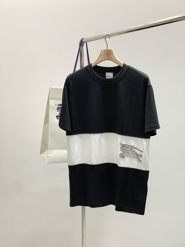 Burberry 巴宝莉，2025夏季最新品，专柜同步有售，原单狠货，时尚休闲圆领短袖T恤，进口原版面料，上身舒适透气，顶级印花工艺字母图案装饰Logo，档次极