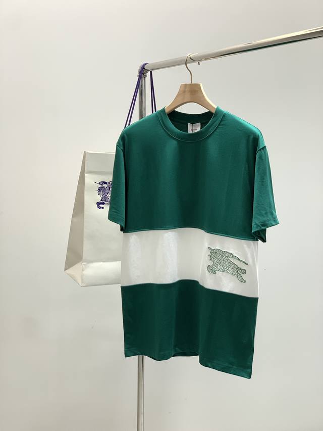 Burberry 巴宝莉，2025夏季最新品，专柜同步有售，原单狠货，时尚休闲圆领短袖T恤，进口原版面料，上身舒适透气，顶级刺绣工艺字母图案装饰Logo，档次极